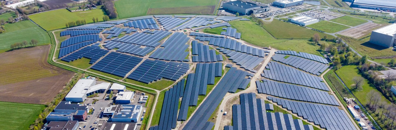 zonnepanelen vanuit de lucht